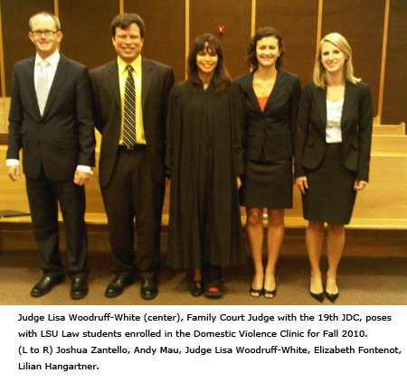 2 male students, 2 female students and a female judge pose for a photo