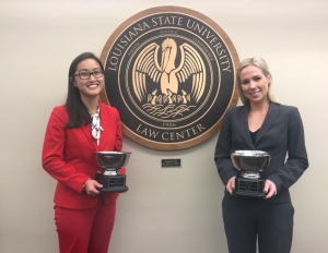 2019 Tullis Moot Court Competition champtions Mary Katherine Loos and Emiley Dillon